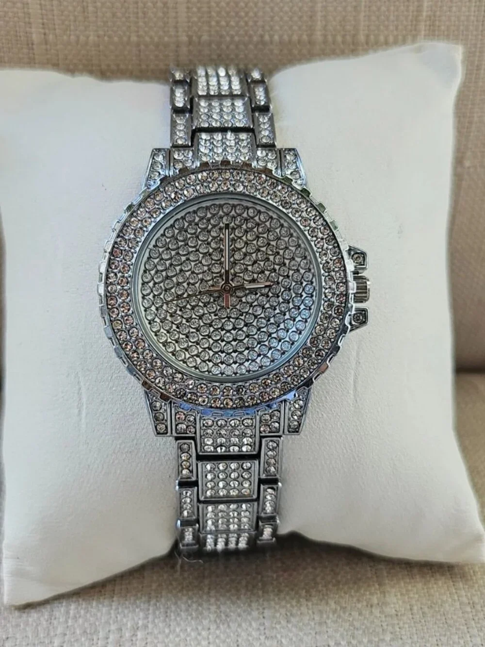 Crystals Accent Face Bezel Wristwatch Silver Tone Fashion Analog Quartz watch